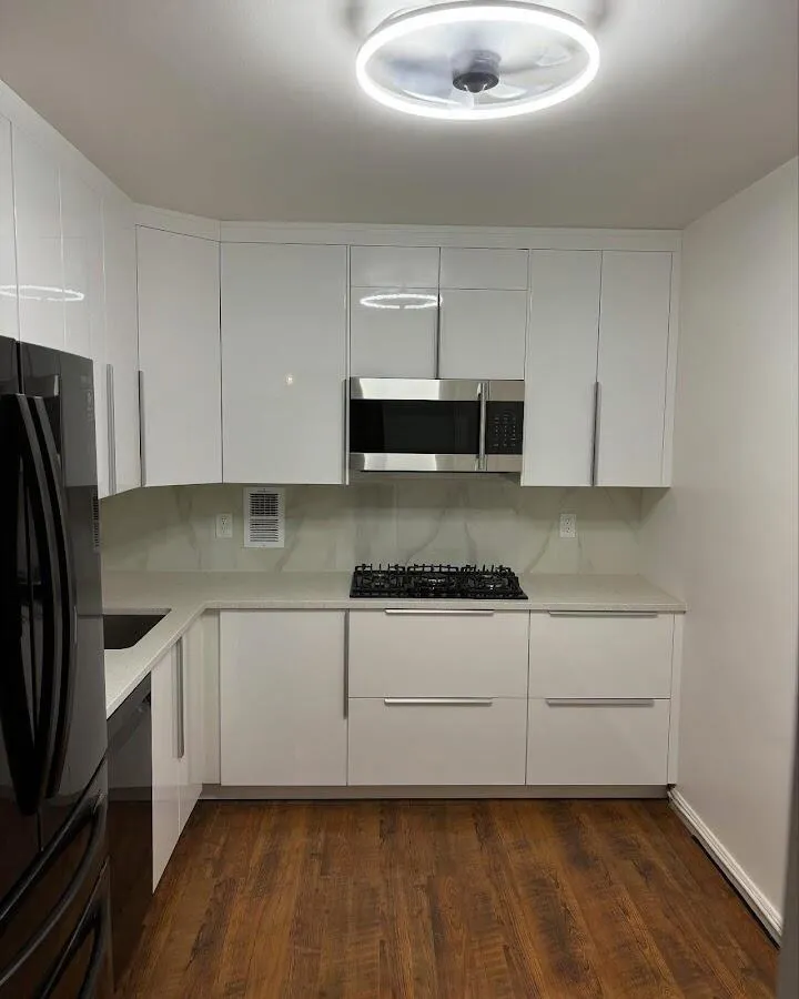 Renovated kitchen with quartz countertops in Guadalupe